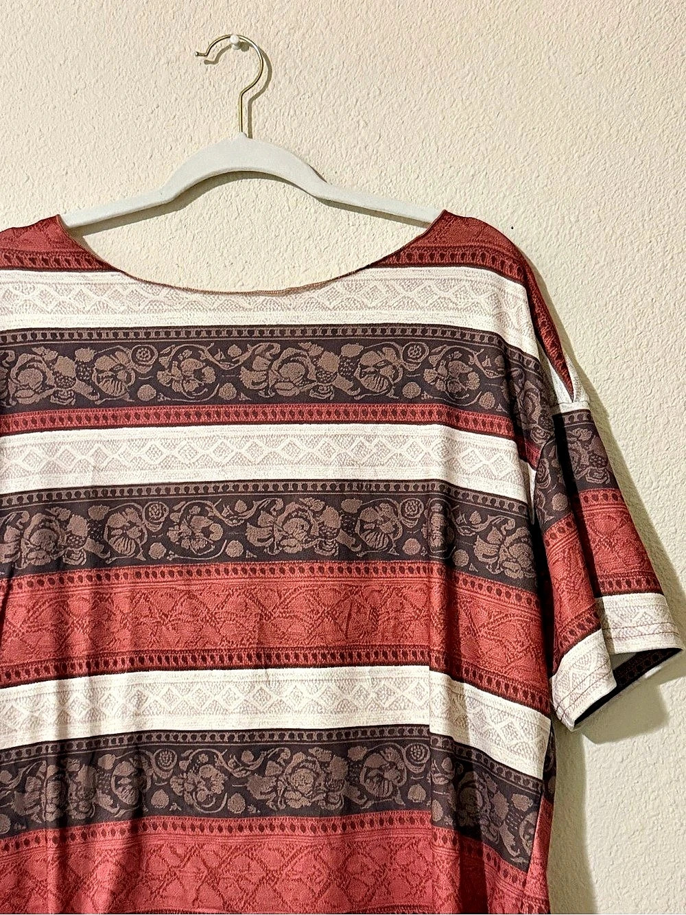 Women's Printed Short Sleeve Top in Red & Brown